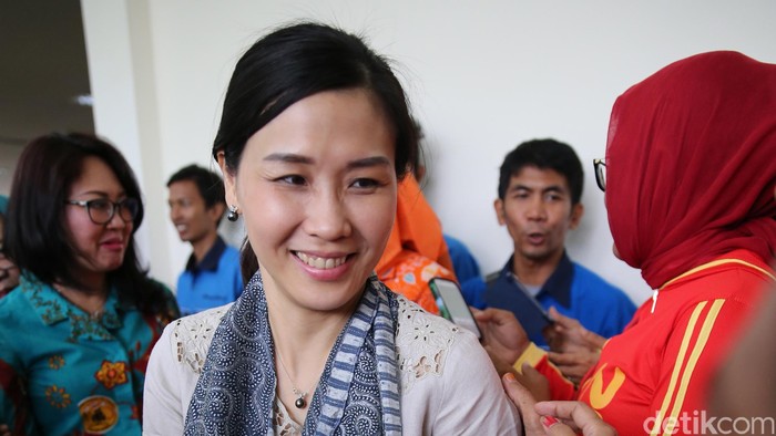 Bu Vero dan Bu Happy Datangi Pengungsi Banjir Cipinang Melayu