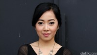 Aksesori kalung mempermanis penampilannya. Pool/Ismail/detikFoto.