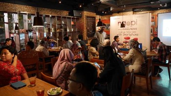 Sebelum acara dimulai, para peserta ngopi dihidangkan makan malam. Foto: detikINET/Anggoro Suryo Jati