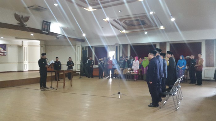 Lantik Tiga Pejabat Eselon II, Ini Pesan Ridwan Kamil