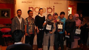 Para pemenang yang berhasil mendapatkan hadiah voucher dari bukalapak dan hadiah menarik dari 8wood.Foto: detikINET/Anggoro Suryo Jati