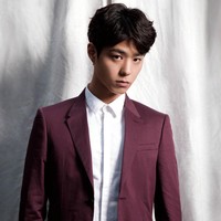 Memiliki wajah yang imut dan kulit mulus putih, Park Bo Gum juga banyak dikagumi oleh penggemarnya yang tak hanya berasal dari Korea saja, tetapi juga penggemar mancanegara. Foto: NYLON Korea.