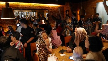 Kehebohan para peserta ketika ingin menjawab pertanyaan dari Aktris cantik Alice Norin. Foto: detikINET/Anggoro Suryo Jati