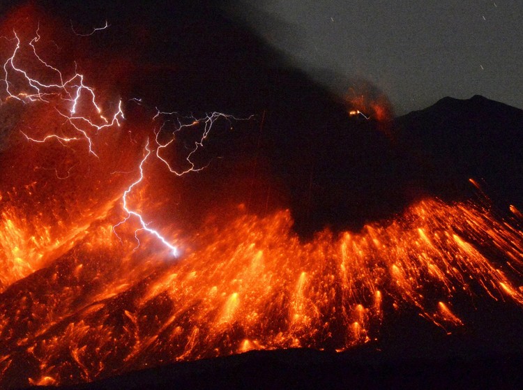 Gunung Sakurajima Jepang Meletus Volcanic lightning is seen at an eruption of Mount Sakurajima, in this photo taken from Tarumizu city, Kagoshima prefecture, southwestern Japan, in this photo taken by Kyodo February 5, 2016. A Japanese volcano about 50 km (30 miles) from a nuclear plant erupted on Friday, Japans Meteorological Agency said, sending fountains of lava into the night sky. Mandatory credit REUTERS/Kyodo ATTENTION EDITORS - FOR EDITORIAL USE ONLY. NOT FOR SALE FOR MARKETING OR ADVERTISING CAMPAIGNS. THIS IMAGE HAS BEEN SUPPLIED BY A THIRD PARTY. IT IS DISTRIBUTED, EXACTLY AS RECEIVED BY REUTERS, AS A SERVICE TO CLIENTS. MANDATORY CREDIT. JAPAN OUT. NO COMMERCIAL OR EDITORIAL SALES IN JAPAN. TPX IMAGES OF THE DAY