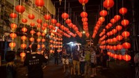 Jejeran lampion cantik menghiasi Pasar Imlek Semawis. Bagi turis penggemar selfie, sudah disiapkan suasana khas Tionghoa (Angling/detikTravel)