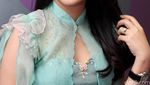 Manisnya Chacha Frederica dengan Warna Pastel