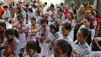 Ibu--ibu dan anak kecil berdialog langsung dengan Ahok di RPTRA Menteng, Jalan Borobudur Pegangsaan.