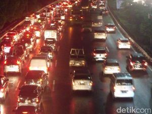 Volume Kendaraan Arah ke Bandara Soekarno-Hatta dan Jagorawi Meningkat
