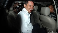 Lino ditetapkan sebagai tersangka atas dugaan penyimpangan dengan melakukan penunjukan langsung pembelian QCC kepada perusahaan penyedia barang yakni PT Wuxi Hua Dong Heavy Machinery (HDHM). Dugaan kerugian keuangan negara dalam kasus pengadaan ini sebesar USD 3.629.922 atau sekitar Rp 47 miliar sebagaimana hasil penghitungan KPK dan ahli yang dilibatkan.