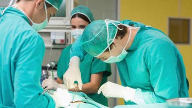 Jalani Operasi Otak Sambil Main Gitar? Orang-orang Ini Pernah Mengalaminya (2)