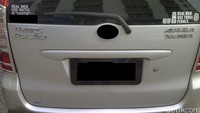 Ada 4 emblem mobil, Avanza, Xenia, Yaris dan Rush. Namun untuk Yaris, Avanza dan Rush emblemnya berubah jadi Nyaris, Rushu, Avaaza. Ada-ada saja ya. Foto: Allandra Dibtiya P