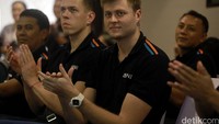 Demi memperbaiki hasil itu, BNI Taplus membuat gebrakan baru. Pertama, mereka merekrut lagi pelatih dari Brasil, Joao Eduardo de Paula. Eduardo bukan sosok baru bagi BNI Taplus.