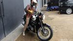 Brummm! Imam Darto dan Motor Triumph Kesayangannya