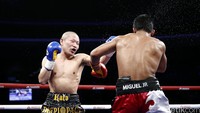 Duel yang awalnya direncanakan berjalan 12 ronde akhirnya dihentikan di ronde kesembilan. Daud dinyatakan sebagai pemenang lewat technical unanimous decision.