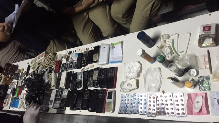 Sidak Lapas Karawang, Polisi Temukan Sabu Hingga HP