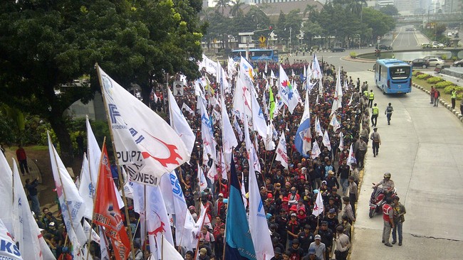 Buruh Janji Nggak Demo, Faisal Basri Kritik Penanganan Corona