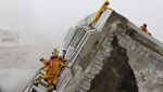Evakuasi Korban Gempa di Taiwan