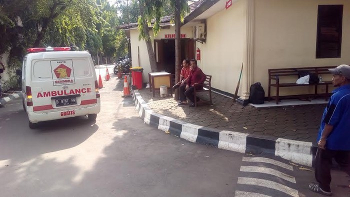 Selesai Diautopsi, Jasad Bocah SD Korban Pembunuhan Dibawa dari RS Polri