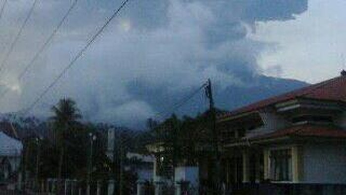 Gunung Soputan Letuskan Material Vulkanik Sebanyak 4 Kali