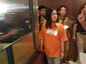 Berbaju Tahanan dan Pakai Sandal, Penampakan Jessica Rekonstruksi di Olivier