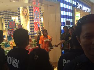 12 Jam Ikuti Rekonstruksi di GI, Senyum Jessica Terus Mengembang