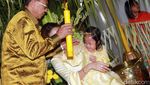 Anak Ayu Dewi Mandi Air Lemon
