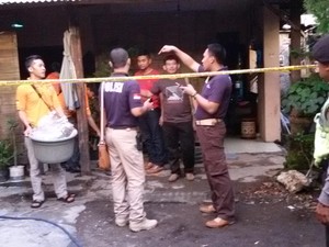 Polisi Gelar Olah TKP di Rumah Pengoplos Miras Maut di Yogyakarta
