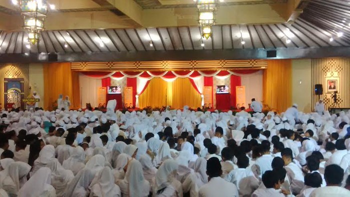 Agung Laksono dan Hidayat Nur Wahid Hadiri Perayaan Puncak HUT MKGR ke-56