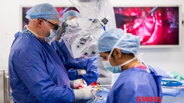 Billy, Remaja Pertama di Inggris yang Sembuh dari Epilepsi Berkat Robot