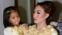  Ayu mengatakan, mandi lemon adalah adat dari Gorontalo yang dimaksudkan baik untuk buah hatinya.