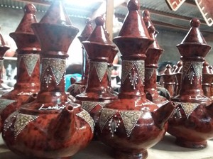 Kendi Maling Khas Lombok, Diisi dari Bawah Keluar dari Atas