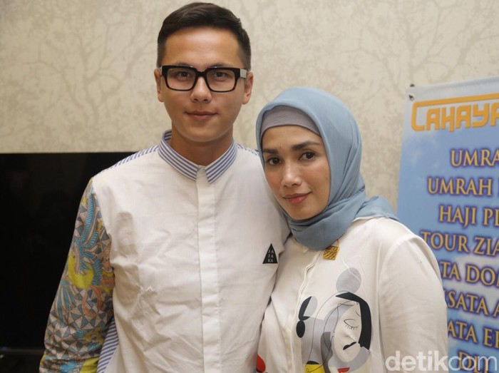 Usai Umrah, Ussy dan Andhika Nostalgia Pre-Wedding ke Dubai