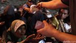 Pengemis Berebut Angpao Imlek