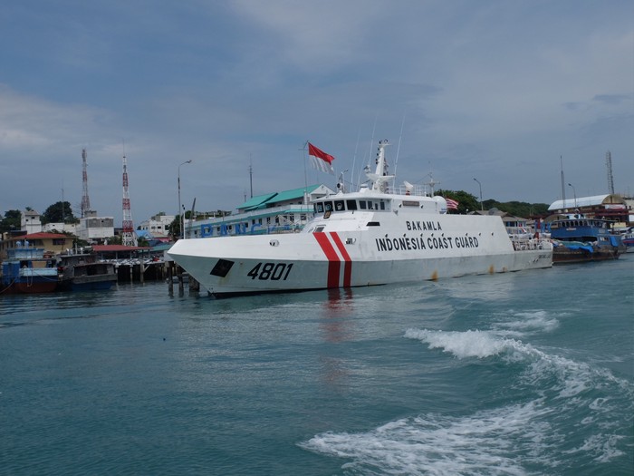Bakamla Periksa Kapal Berisi Rokok yang Diduga Kelebihan Muatan