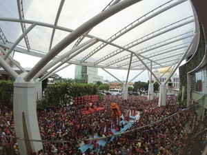 Atraksi Barongsai Semarakkan Imlek di Trans Studio Bandung