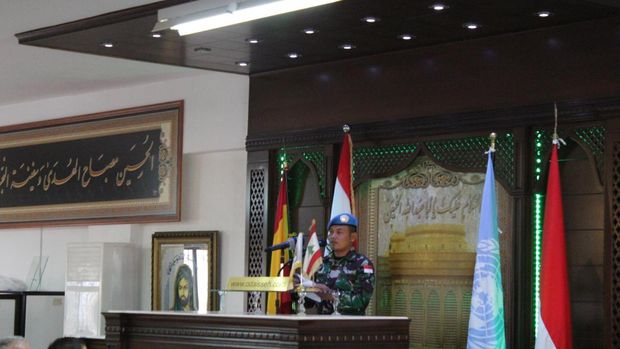 Pasukan Perdamaian Spanyol dan TNI Bantu Warga Lebanon 