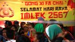 Pengemis Berebut Angpao Imlek