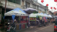Banyak juga lapak kuliner yang berbaris di sepanjang jalan. Tenda-tenda kuliner tersebut disediakan oleh Pemda (Fitraya/detikTravel)