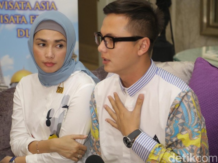 Fokus Ibadah, Ussy dan Andhika Tak Pikirkan Bulan Madu di Mekah