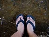 Teras Sering Kotor gegara Cipratan Air Hujan? Cegah Pakai 3 Cara Ini