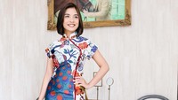 Chelsea Olivia yang tampil cantik dalam balutan cheongsam dari VONE. (Instagram/chelseaoliviaa)