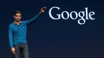 Tahun 2013, CEO Google Larry Page berniat mengintegrasikan Android dengan berbagai produk Google. Andy Rubin yang menjadi bos Android merasa tidak sanggup dan melepas posisinya. Pichai yang sudah terbukti prestasinya pun ditunjuk menggantikannya sebagai CEO. Bahkan kemudian, dia merangkap CEO Alphabet sebagai induk Google. Foto: Gettyimages - Justin Sullivan
