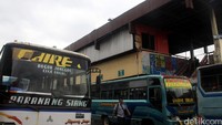 Sejumlah bus menunggu penumpang di Terminal Baranangsiang. Pool/Al Fanny Panestika/detikcom.