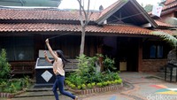Meskipun dara kelahiran 22 November 1991  itu mengaku saat itu adalah kali pertamanya ia bermain layang-layang.