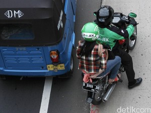 Kenapa Ojek Online Harus Pakai Celana Panjang dan Sepatu?