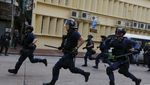 Penggusuran PKL Berujung Bentrok di Hong Kong