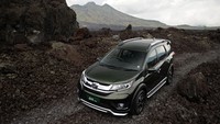 Di urutan ke-12 ada SUV andalah Honda BR-V yang terjual  1.370 unit. Bulan ini Honda BR-V bisa masuk lagi daftar mobil terlaris setelah bulan sebelumnya terlempar dari daftar ini. Foto: Honda Prospect Motor