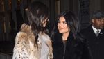 Kendall Jenner Pamer Kaki Jenjang