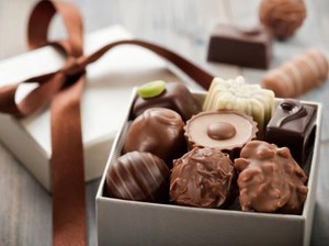 Alasan di Balik Anjuran Kalau Anak Batuk Jangan Makan Cokelat Dulu
