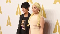 Lady Gaga bersama Diane Warren masuk dalam nominasi Best Original Song untuk Till It Happens To You dalam film The Hunting Ground. Kevin Winter/Getty Images/detikFoto.